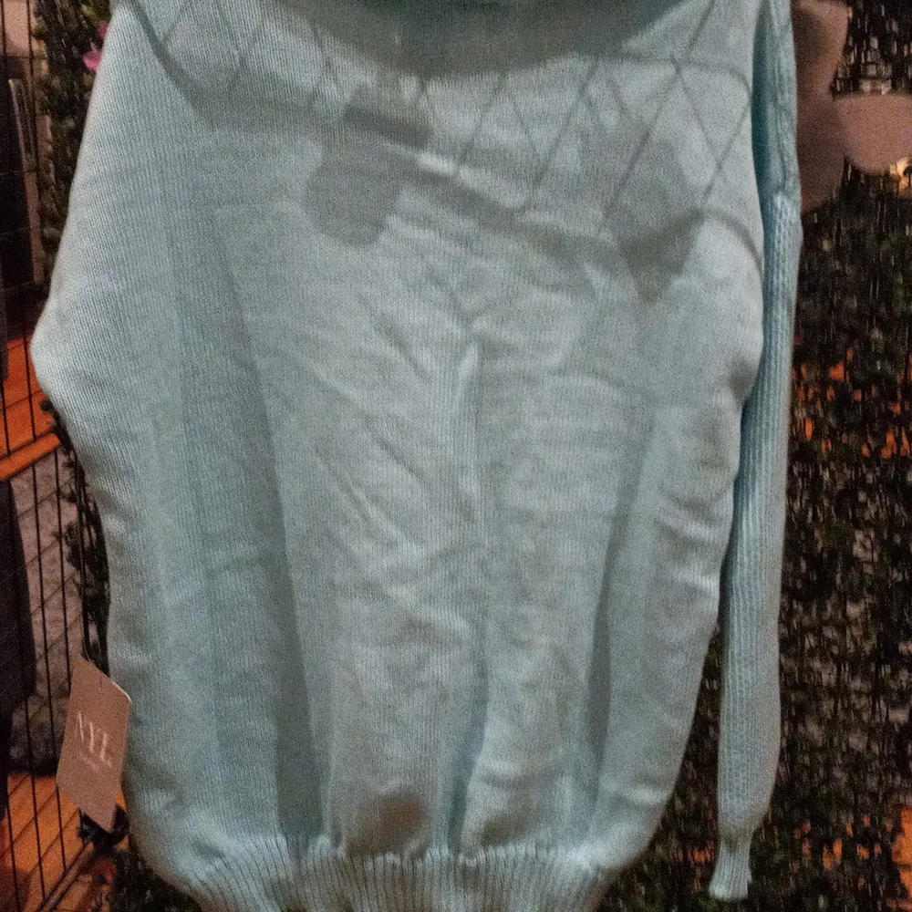 Sweater - Picture 2 of 6